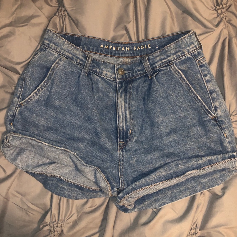 💕3/$25 AEO High Rise Mom/vintage shorts